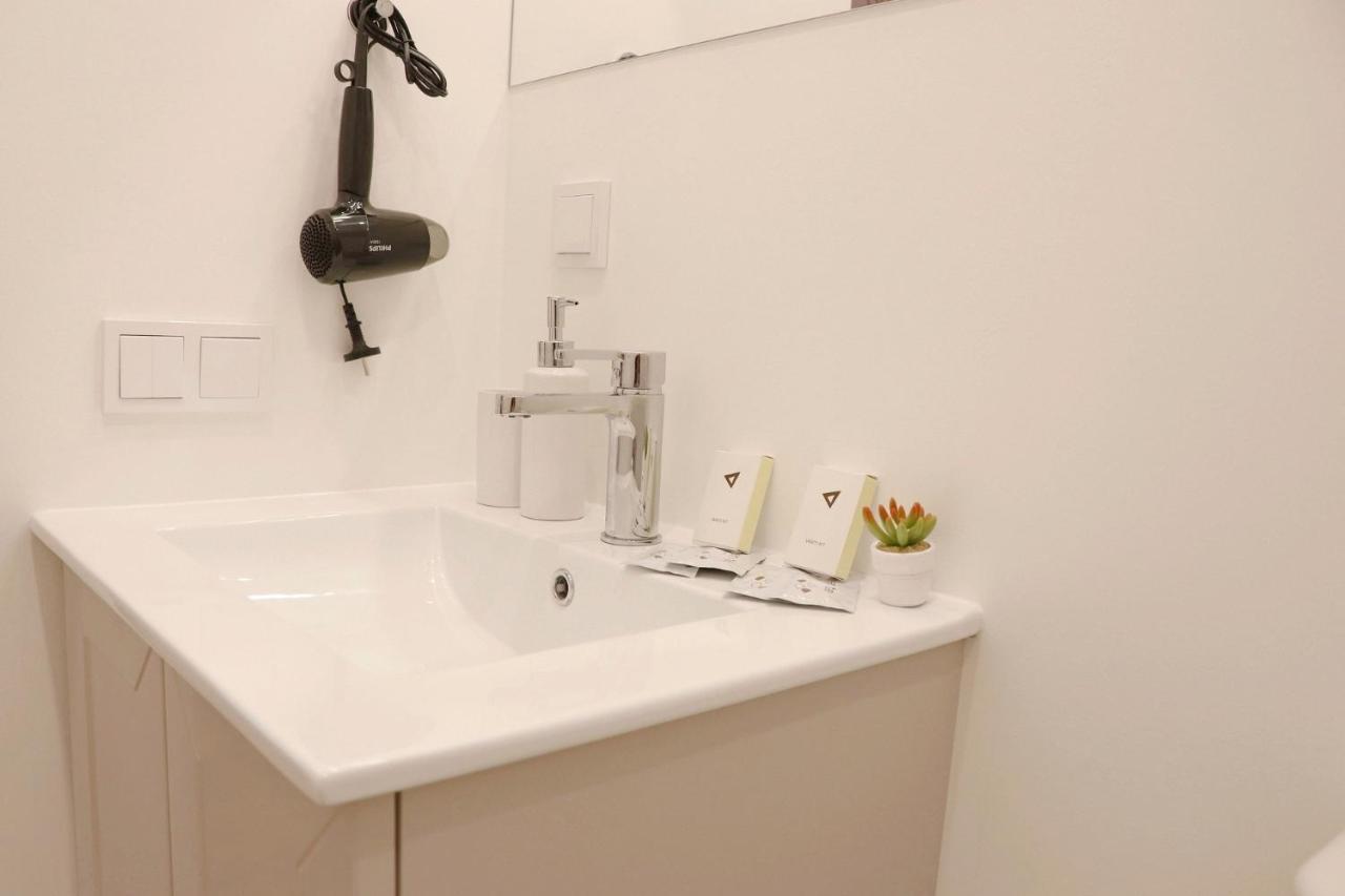 Minimalist Studio Old Town Apartments By Hostlovers Каунас Екстер'єр фото